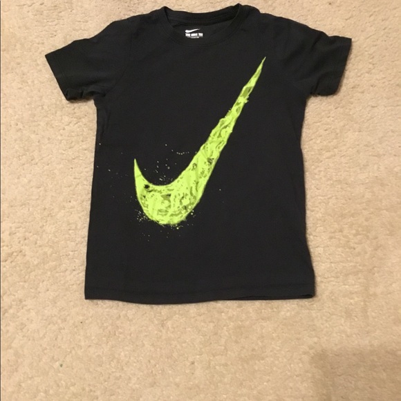 Kids Nike T-shirt - Picture 2 of 3
